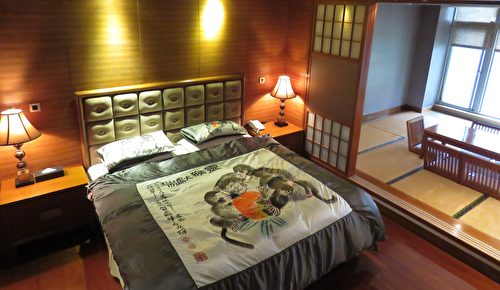 客房展現濃濃藝術氛圍。(竹美山閣提供)