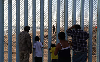 川普需要的墨西哥边界墙：能发电还要透明