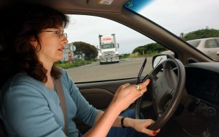 加人普遍自認是好司機 多數承認有駕駛壞習慣