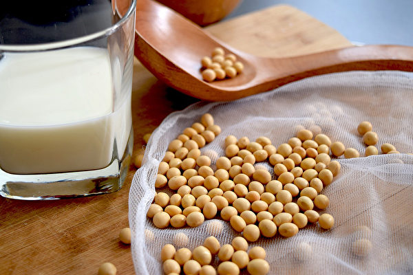 黄豆含大豆异黄酮，有美容养颜、预防女性疾病、抗癌的功效。(Pixabay)