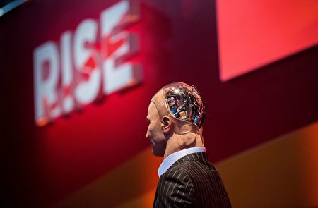 機器能產生自己的語言,但人卻不懂其內在原因。 (Photo credit should read ISAAC LAWRENCE/AFP/Getty Images)