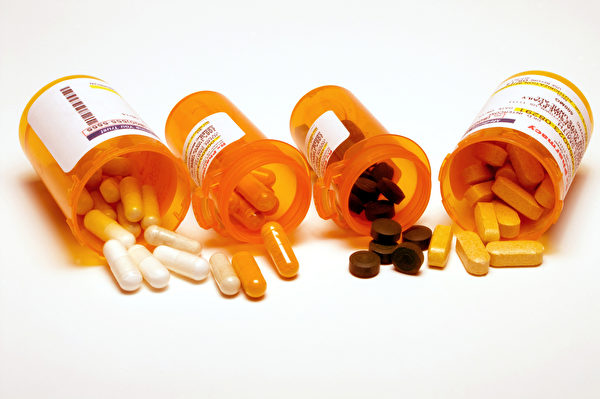 学名药和原厂药外观不同、名字不同，颜色、味道也可能不同。(Shutterstock)