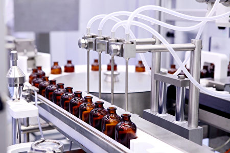 FDA規定學名藥工廠的生產環境、生產設備、藥物包裝等，需和原廠藥的製造廠滿足同等標準。(Shutterstock)