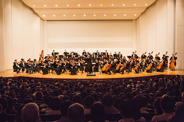 2017年9月29日晚上，神韵交响乐团于台南市文化中心演出。（陈霆／大纪元）