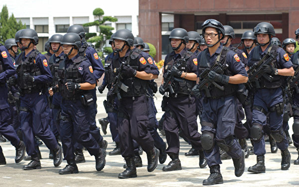 警政署强调，除要求北市警局扩大追查幕后分子外，近期将执行双北地区联合扫黑，打击帮派据点。（AFP）