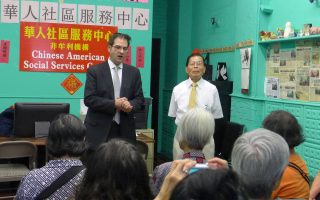 叶格竞选布碌崙市议员 与华人互动