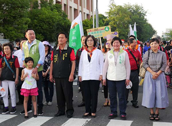 「媽祖螺藝文化節」遊行踩街活動今年有67支隊伍，近3千人參加。（方金媛／大紀元）