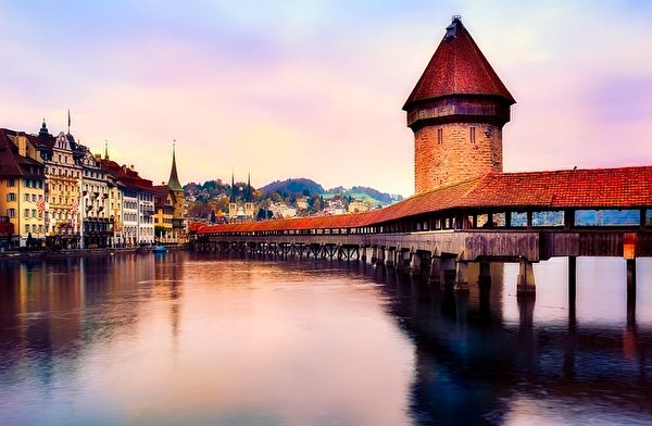 瑞士琉森湖畔的琉森桥，是欧洲最古老木桥。(12019/CC/Pixabay)