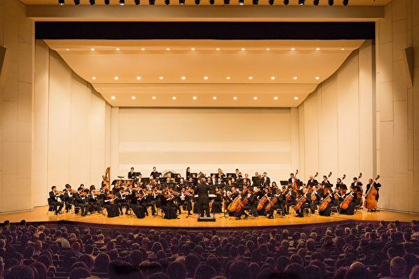 2017年9月29日晚上，神韻交響樂團於台南市文化中心演出。（陳霆／大紀元）