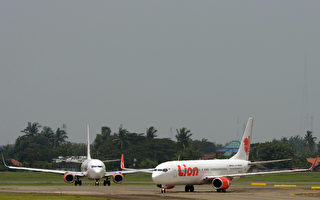 印尼班机延误　乘客发火拒绝下机