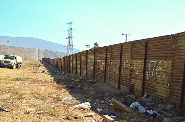 边境墙模型圣地亚哥完工