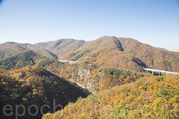 10月30日韩国京畿道坡州绀岳山枫景。（全景林／大纪元）