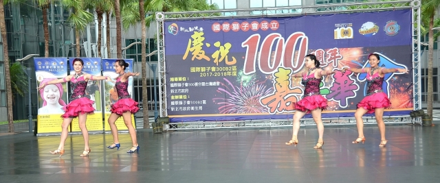狮子会庆祝100周年的舞蹈演出。（宋顺澈／大纪元）