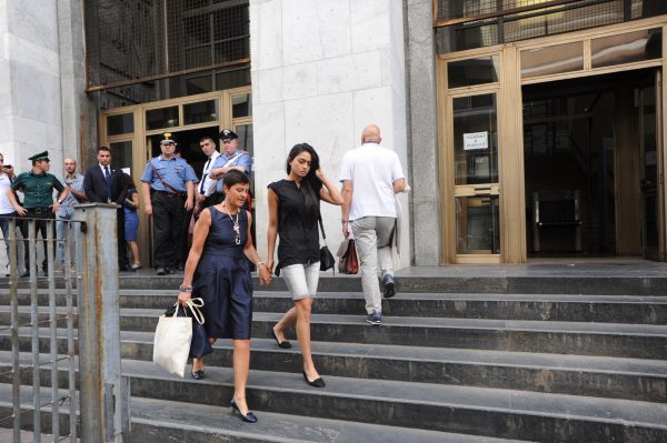 模特古铁雷斯与律师走出法院。 (Pier Marco Tacca/Getty Images)