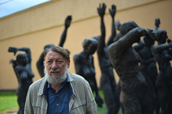 2013年7月14日，法国历史学家、《共产主义黑皮书》的编辑者Stephane Courtois在锡盖特博物馆里接受采访。(DANIEL MIHAILESCU/AFP/Getty Images)