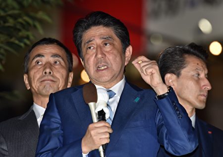 Japan's Prime Minister Shinzo Abe (C) delivers a speech during an election campaign in Tokyo on October 20, 2017. Campaigning began on October 10 for the October 22 lower house election. / AFP PHOTO / Kazuhiro NOGI (Photo credit should read KAZUHIRO NOGI/AFP/Getty Images)