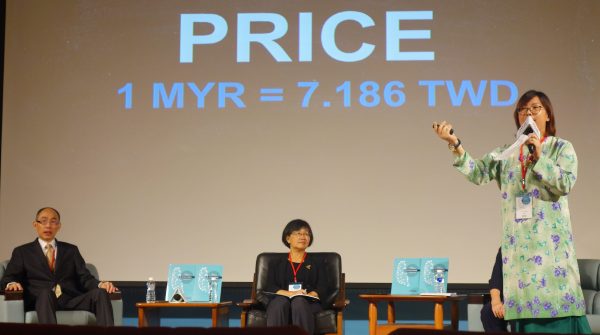 台中市民宿协会秘书长赖淑薇（右1）说，马国人非常喜欢台湾，呼吁业者不要因马币贬值而降价揽客 ，而是要重新包装产品。 (黄玉燕)