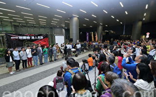 香港立會正式討論一地兩檢議案