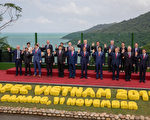 APEC峰会 台湾代表宋楚瑜与川普握手寒暄