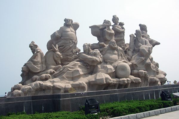 蓬莱阁的八仙过海雕塑。(公有领域)