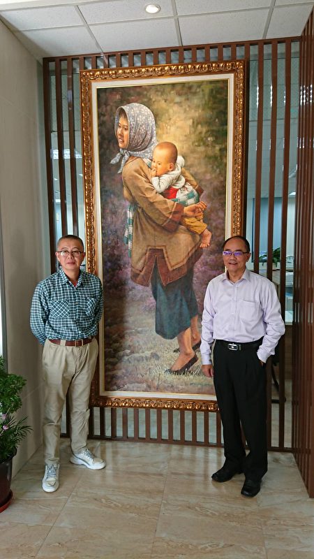 罗昊轩老师(左)油画作品，(右)为员山乡乡长江永和。（员山乡公所 提供）