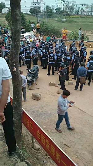 11月4日，广西桂平市西山镇白兰村白额屯发生警民冲突，30多名村民被抓，10余人被打伤。（受访者提供）