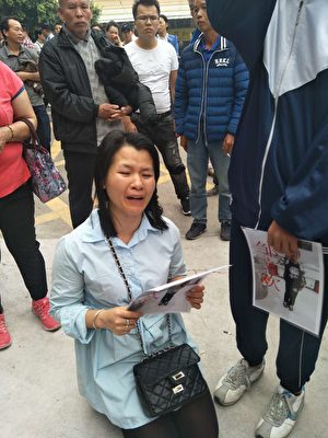 11月9日，广东广州市番禺区市桥东环街蔡二村同心小学发生一起6岁男生坠楼身亡事件，10日家属到学校讨说法遭警方镇压。（受访者提供）