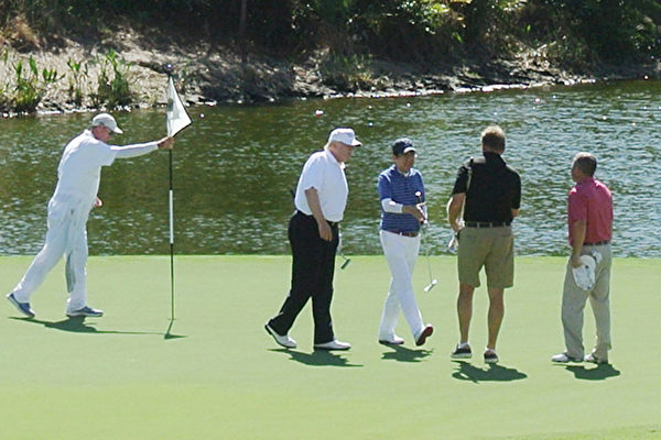 川普访日 安倍为何安排一起打高尔夫球