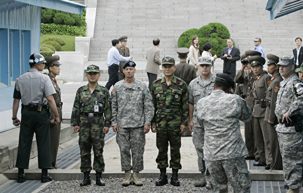 美韩军队(Photo credit should read AHN YOUNG-JOON/AFP/Getty Images)