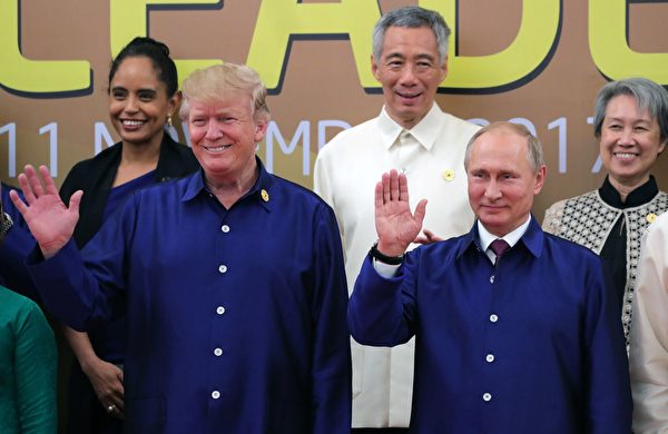 US President Donald Trump (L) and Russia's President Vladimir Putin (R) wave as they pose for a group photo ahead of the Asia-Pacific Economic Cooperation (APEC) Summit leaders gala dinner in the central Vietnamese city of Danang on November 10, 2017. / AFP PHOTO / SPUTNIK / Mikhail KLIMENTYEV (Photo credit should read MIKHAIL KLIMENTYEV/AFP/Getty Images)