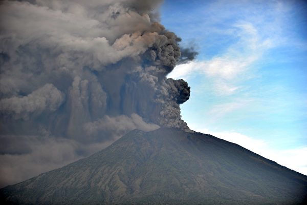 「阿貢火山」的圖片搜尋結果