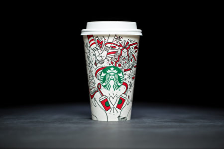 Starbucks让手捧红色纸杯在城市间匆匆穿梭的人们成了另一道圣诞节特有的风景线。 （图片由Starbucks提供 ）