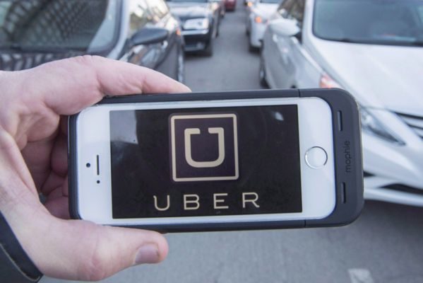Uber司機以「清潔」為由額外收費的情況令顧客擔憂。