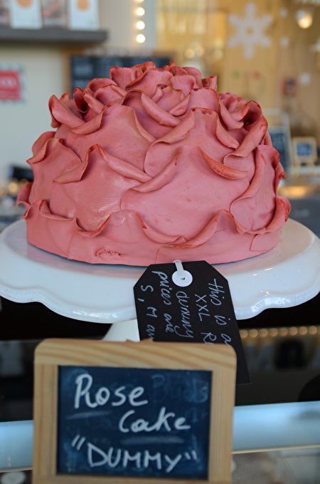 图为玫瑰蛋糕。