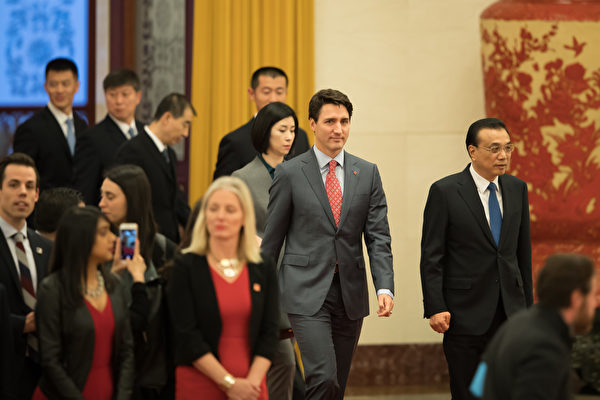 加中自由貿易談判的努力12月4日失敗。兩國突然取消了原本計劃的新聞發布會。正在訪問北京的特魯多總理暗示，雙方的分歧在於，加拿大要求在貿易協議中包含勞工權利和環境保護等條款，但中共不希望這樣做。 (Lintao Zhang/Getty Images)