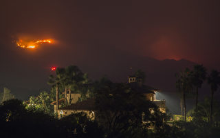 托马斯火成加州史上最大山火 焚毁逾千房屋