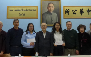 華僑學校兩華生獲頒「才德獎學金」