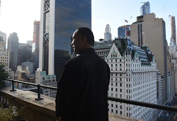 郭文貴近日在美國紐約的豪宅接受法新社的專訪。（TIMOTHY A. CLARY/AFP/Getty Images)