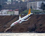 168人命懸一線 土耳其客機倒栽蔥掛懸崖邊