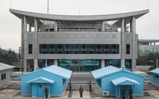 韩朝会谈开启 双方领导人远距监控现场
