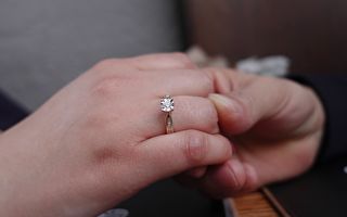 男友向她甜蜜求婚 没想到1小时后 他真正的动机曝光