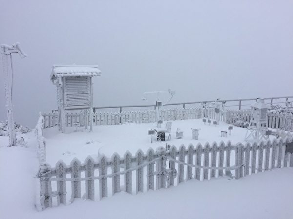 台合歡山降雪創入冬最大 週末將現追雪潮