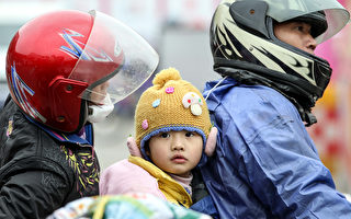 CNN記者加入中國新年摩托車返鄉大軍
