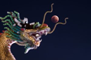 中華文化有「血月」之說嗎  有教人避難之法嗎？