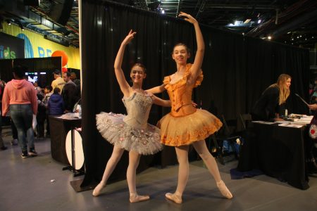 美國芭蕾劇院（American Ballet Theatre）學生向孩子們介紹和表演芭蕾舞。