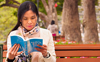 疾病缠身面临失明 越南女记者阅读奇书再见彩虹
