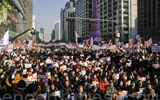 组图：首尔民众大规模抗议金英哲访韩