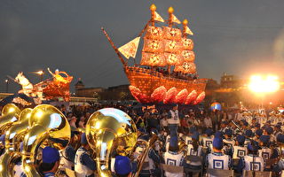 《法船》照耀嘉义灯会 逾4万人登船