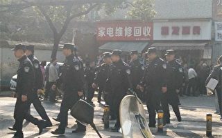 武汉市政府违规建地铁 百名业主抗议遭殴打