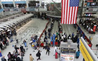 纽约三大机场齐涨薪 2023年涨至19元